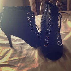 Used women’s size 7 sexy dress boot